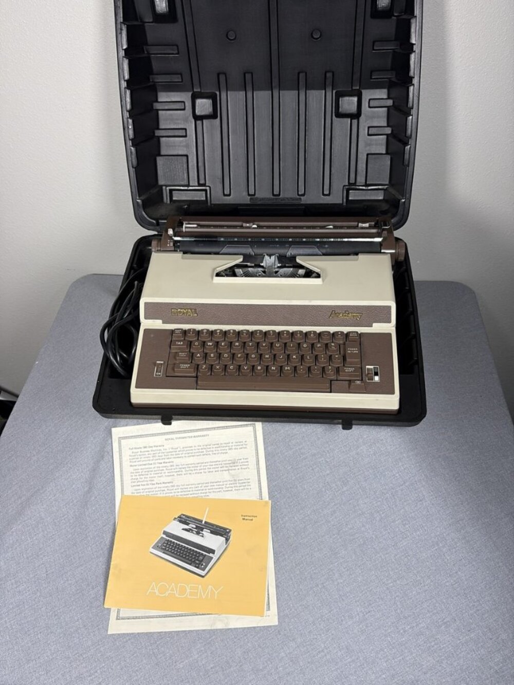 VTG Royal Academy Portable Electric Typewriter with Hard Case and Manual Tested